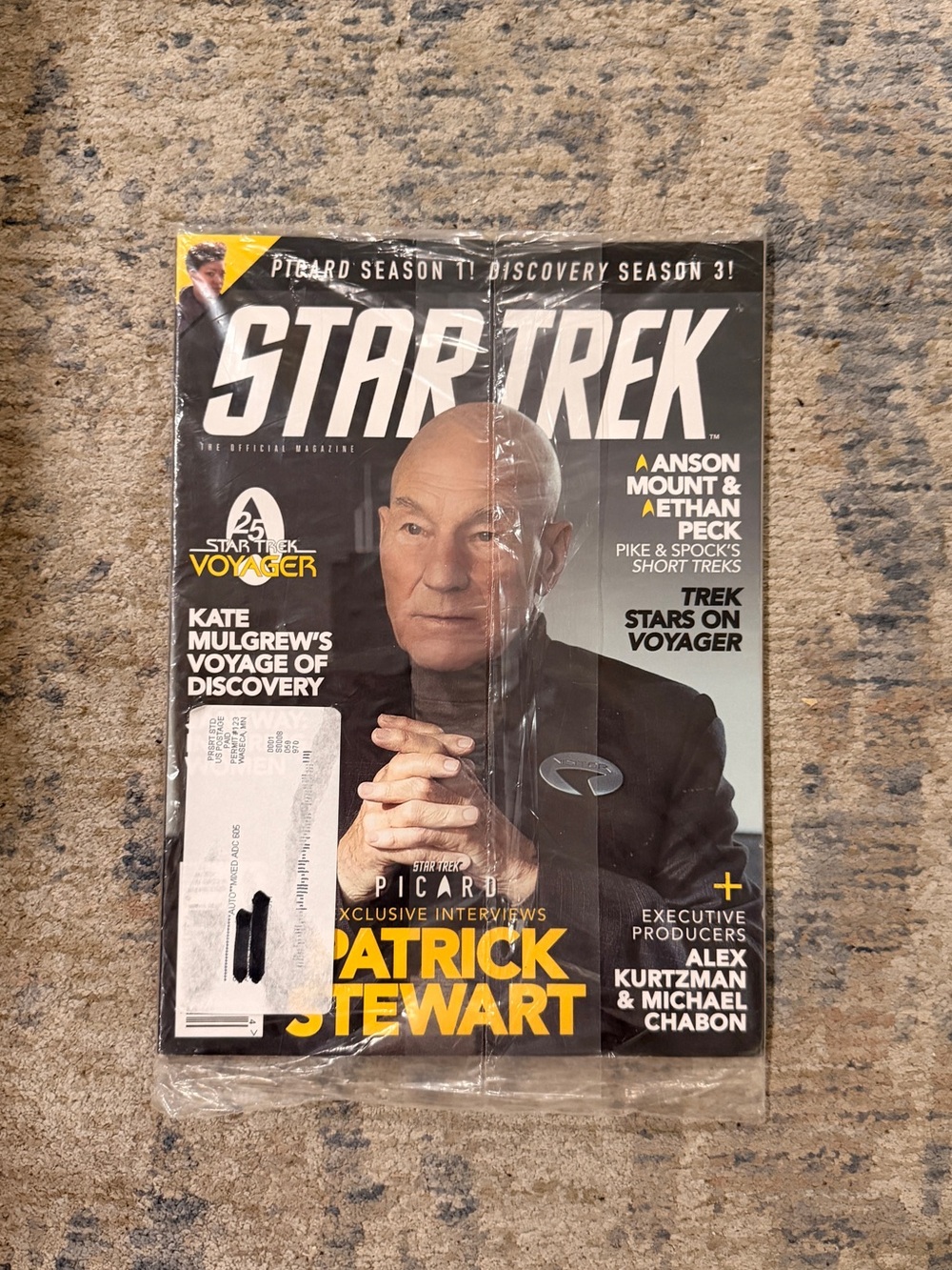 Star Trek Magazine - Black & Yellow Cover (Patrick Stewart) new in plastic